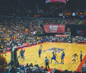 开云体育app-绿茵场上的波斯弯刀，伊朗新星斩落那不勒斯，阿圭罗式节奏大师如何重塑团队灵魂