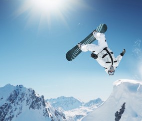 开云体育入口-赛道与球场，速度与力量的极致碰撞