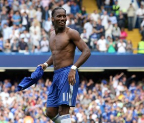 开云体育在线-跨越篮球文化的对话，拉文在湖人对阵广东队表演赛中展现无国界巨星价值