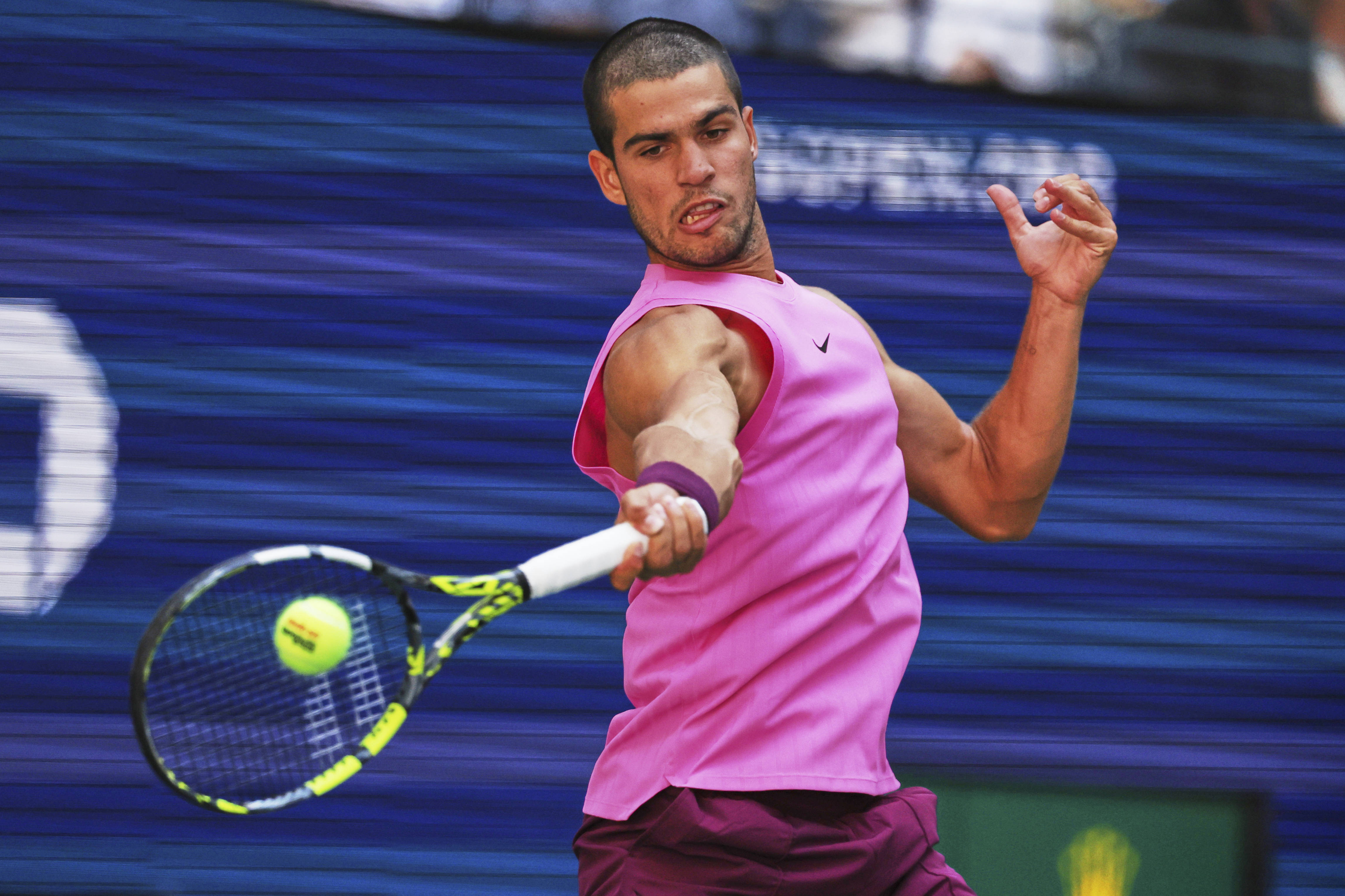 日本网球队险胜世界网球队，阿尔卡拉斯爆发神勇