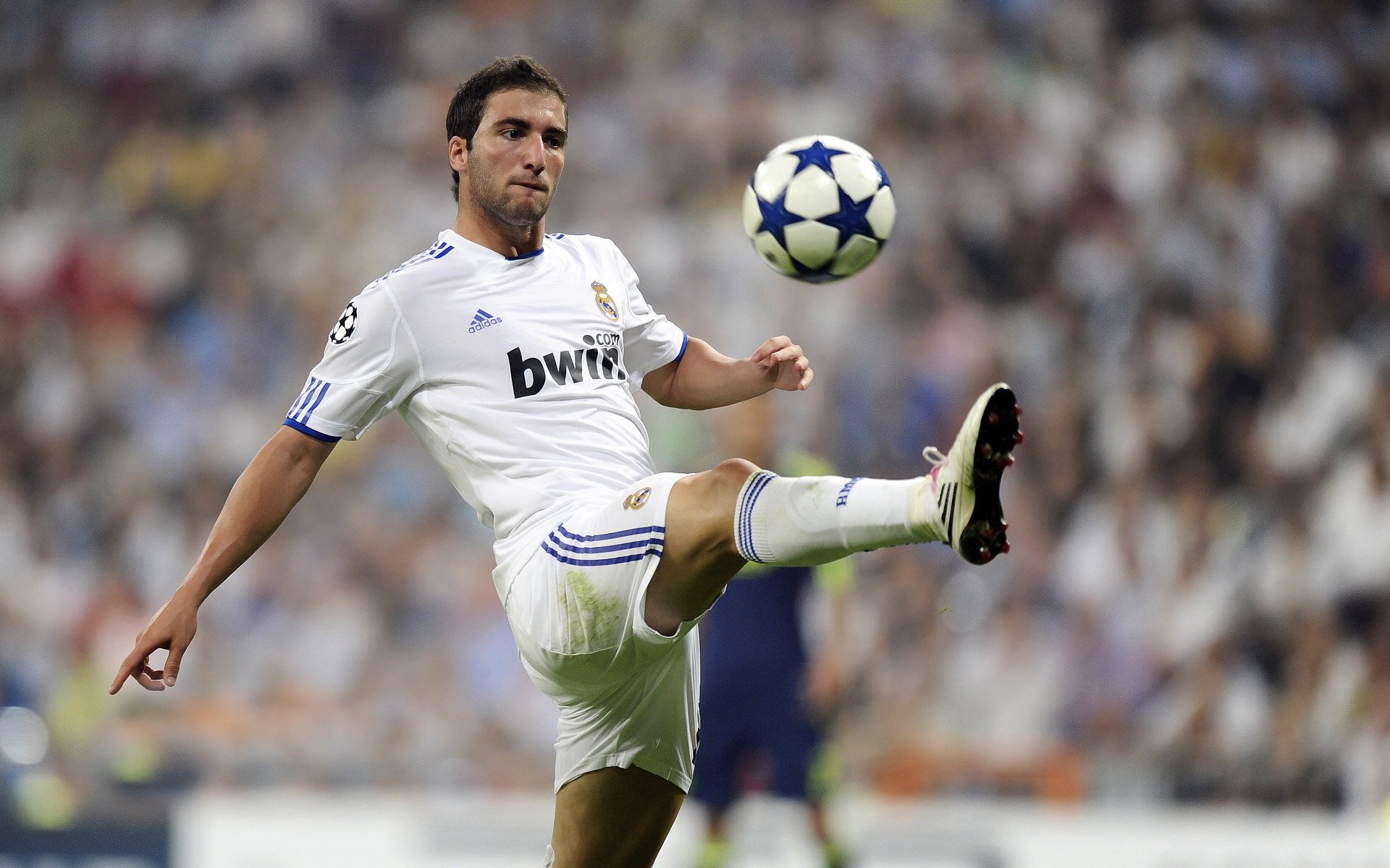 萨拉赫的方程式，F1年度争冠之夜，他用足球智慧掌控比赛走势