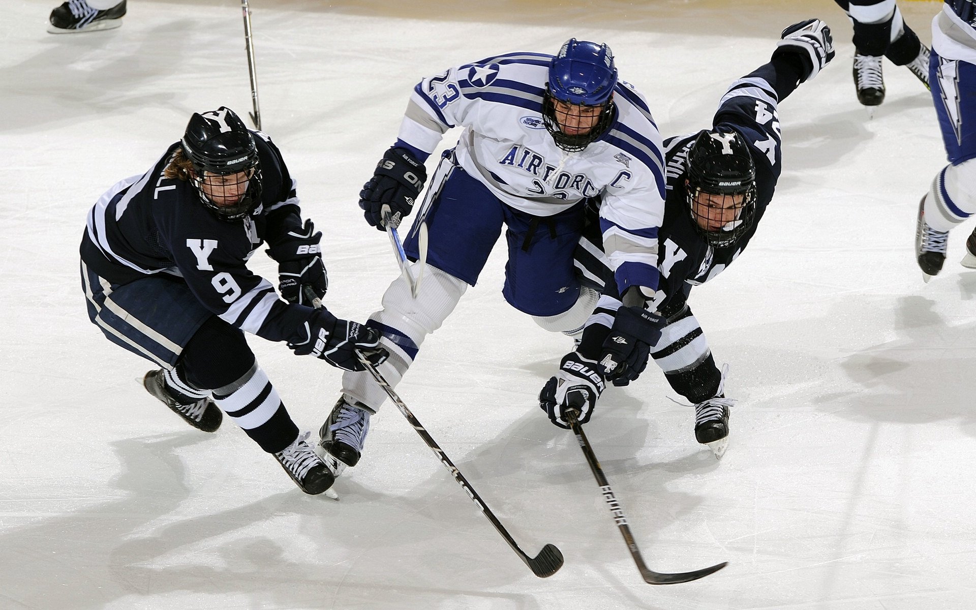 美网碾压联合杯，梅德韦杰夫点燃赛场，网球格局暗流涌动