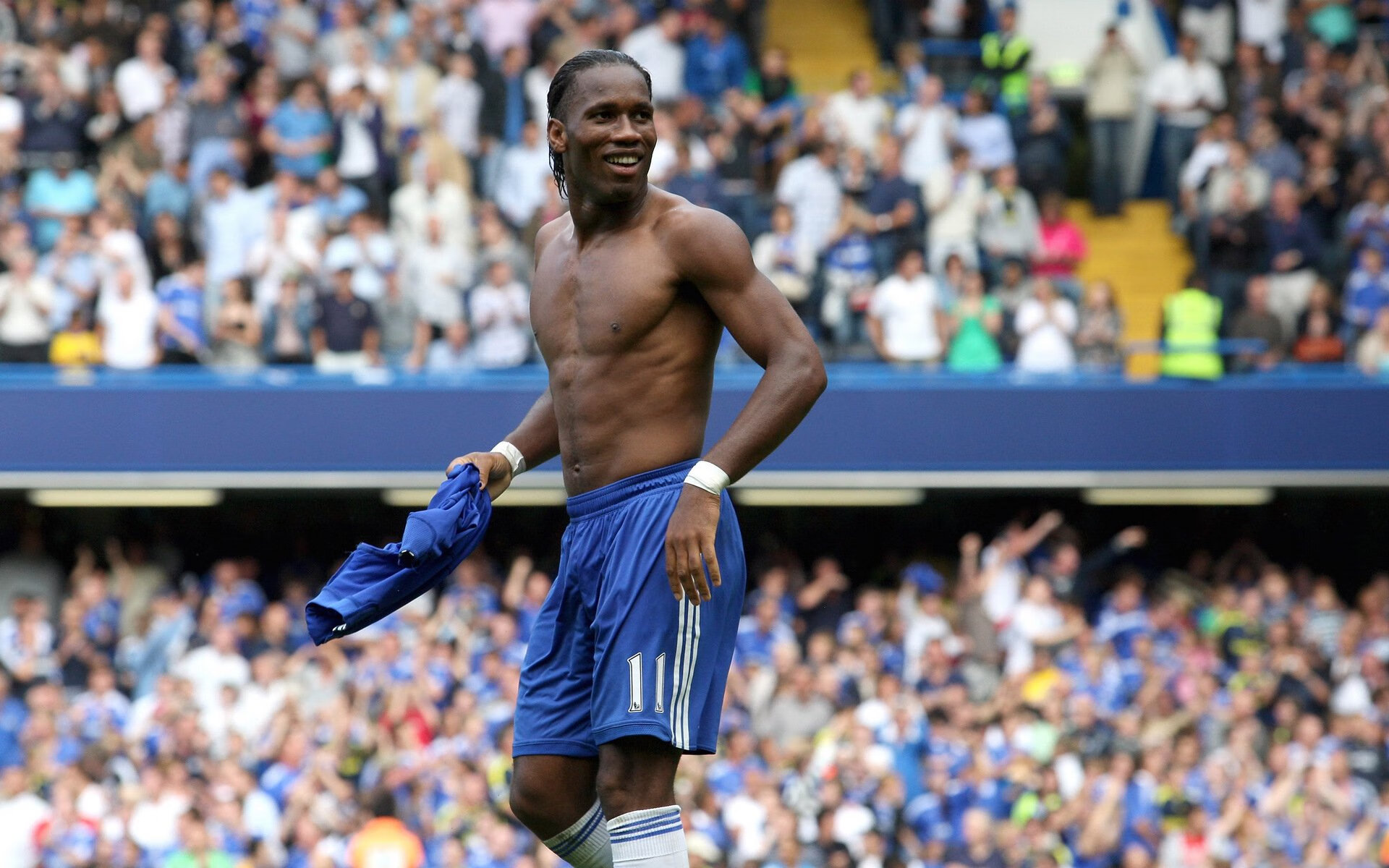 跨越篮球文化的对话，拉文在湖人对阵广东队表演赛中展现无国界巨星价值